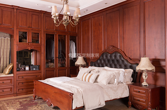 哪個牌子的定制衣柜是實木？定制實木衣柜的知名品牌介紹